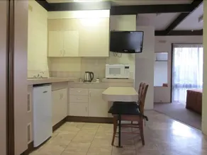 Lakes Waterfront Motel & Holiday Cottages - Image 4