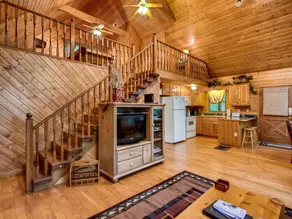Southern Charm Cabin - Image 3