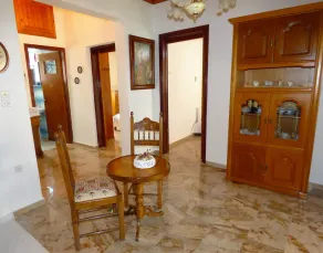 Venetia's Seaside Garden Home - Image 4