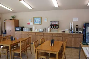 Oak Hill Inn & Suites - Image 5