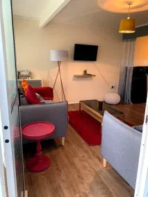 Cosy and Modern 2-bed House in Great Yarmouth - Image 2