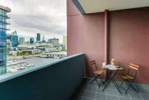 Exquisite Apartments Docklands - Image 2