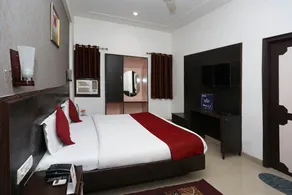 OYO 2862 Hotel Kanha Continental - Image 2