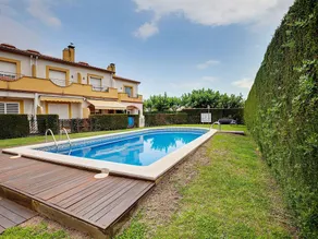 Explore Costa Brava From a Luxurious Holiday Home Close to the Centre - Image 2