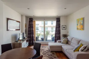 Lovely 1 Bedroom Home With Balcony - 4 Guests! - Image 2