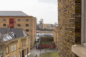 2 Bedroom Apartment In Wapping - Image 3