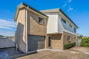 Newcastle Short Stay Apartments Adamstown Townhouses - Image 3