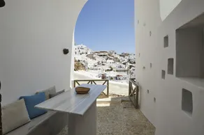 Rhenia's Suites - Image 2