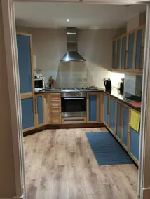Charmant appartement de vacances adapté aux familles | Vue ville - Image 3