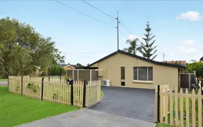 Bass House - Image 2