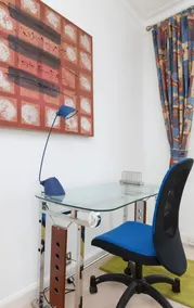 Connected & Convenient: Newly-renovated Flat for 2 - Image 5