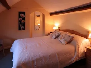 Hillside House - Guest House - Image 2