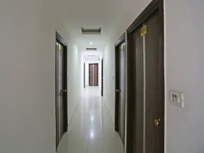 Lotus Park Gurgaon Hotel - Image 4