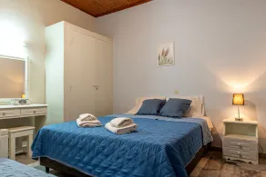 Sunny Summer Retreat - Perfect Location - Image 4