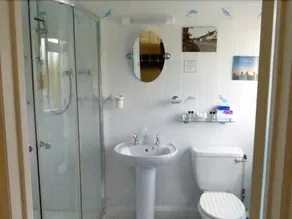 Avalon Lodge Bed & Breakfast - Image 4