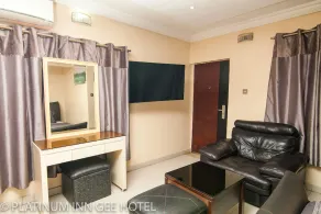 Platinum Inn Gee Hotel - Image 1