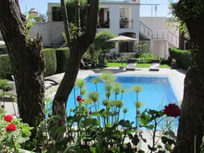 Queen's Villa - Image 5