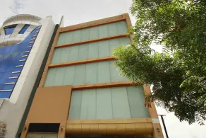 Hotel Shreenithi by OYO Rooms - Image 4