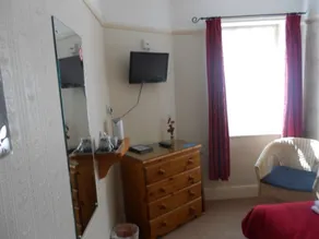 Cromwell House - Image 4