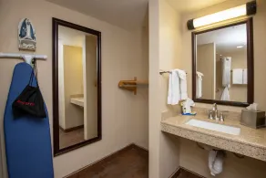 Holiday Inn Express & Suites Grand Canyon - Image 5