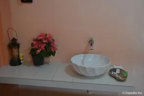Lazea Tagaytay Inn - Image 4