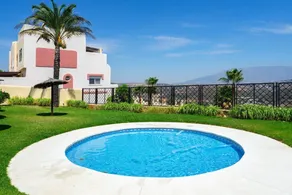 Large apartment with wonderful view - Image 5
