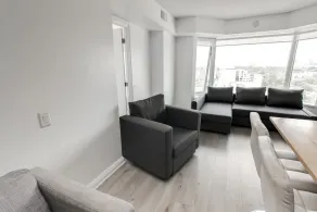 Amazing Royal Suites Yorkville - Image 3