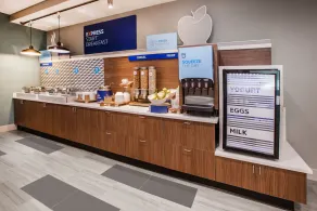 Holiday Inn Express Hotel & Suites La Porte - Image 2