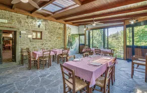 Nice Apartment in Cortona AR With 1 Bedrooms, Wifi and Outdoor Swimming Pool - Image 2