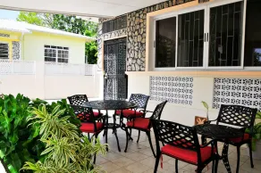 Welcome to the Unpretentious and Breezy Graceville, Steps Away From the Beach - Image 3