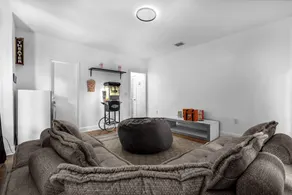 Hipster Upper Buenavista House - Image 4