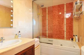 Stunning 4 bed duplex with sea views - Image 5