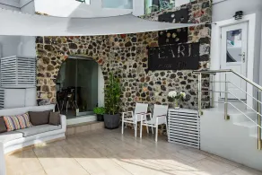 Pearl on the Cliff Hotel & Suites - Image 2