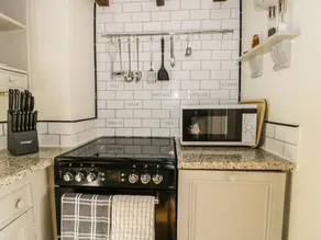 May Cottage - Image 5