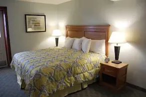 Marina Inn & Suites - Image 2