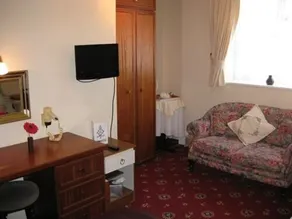 Ashmount Hotel - Image 3