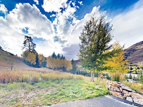 4br W/ Deck, Balcony & Double-sided Fireplace 4 Bedroom Duplex - Image 4