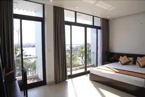 Sunshine Hotel - Image 3