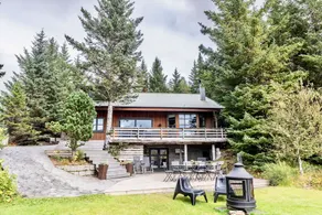 Áslundur Lakefront Villa - Image 5