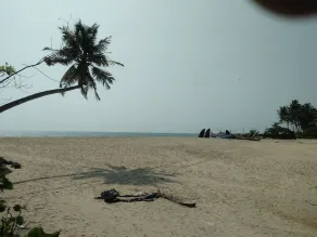 Pozhiyoram Beach Resort - Image 2