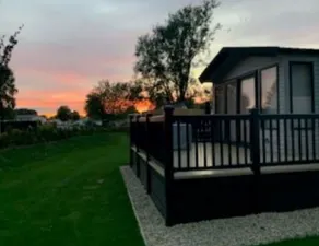 Captivating Bluebell Lodge 2-bed Cotswolds Caravan - Image 3
