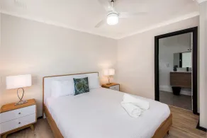 Contemporary 1BR Apartment - Near the City - Image 4