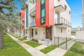 Spacious Townhouse with Balcony - Image 5