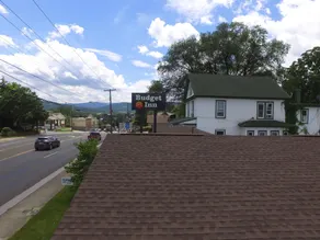 Budget Inn - Image 5