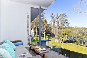 Hampton's Coastline Retreat - Image 2