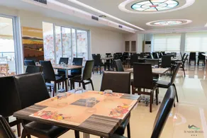 Junior Hotel - Image 3