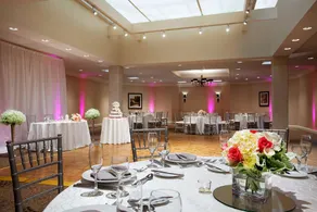 DoubleTree by Hilton Boston Bedford Glen - Image 4