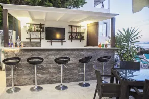 Stone Hotel - Image 2