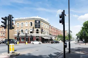 Stylish 2BR Flat next to Battersea Park - Image 4