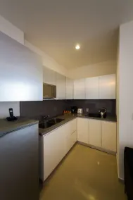 5th Avenue Hotel - Image 4